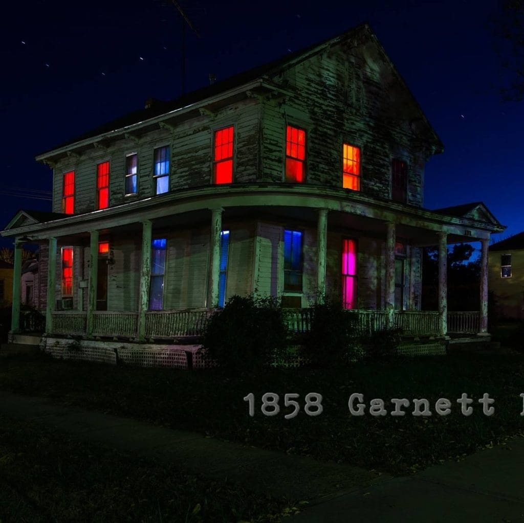 Garnett House Hotel Night